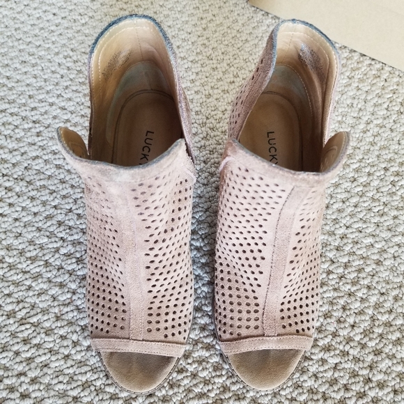 ❌️❌️SOLD❌️❌️Lucky Brand Larise Booties size 6.5 brown - Picture 6 of 12